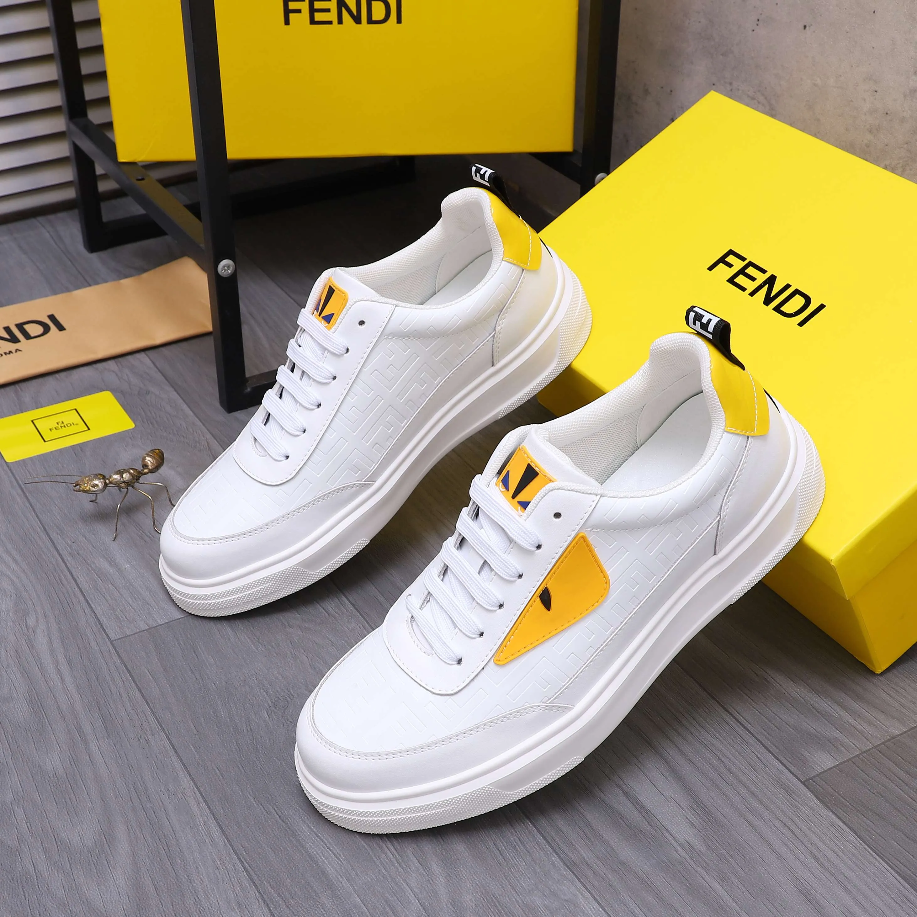 Men's shoes 💰420 Product trademark: FENDI "Fendi" casual shoes Regular size: 38-45 (45 is custom-made and non-returnable) Product materials: Selected cowhide embossed upper, mesh lining, cowhide insole, rubber outsole